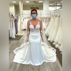 Stella York wedding gown size 12 altered to size 8 sold Cathedral veil.